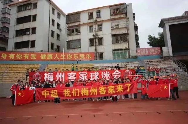 美女扒开尿口让